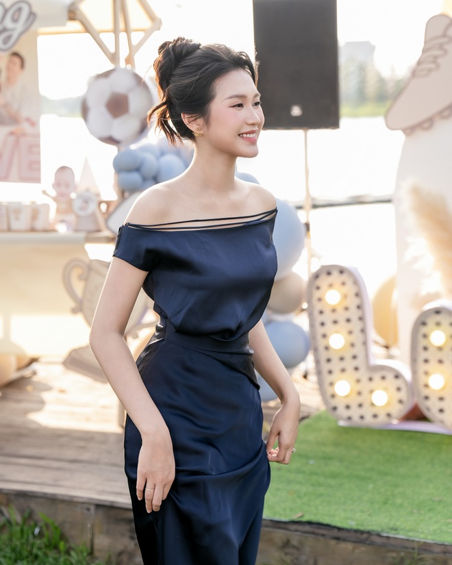 Doãn Hải My khoe dáng Doãn Hải My khoe dáng
