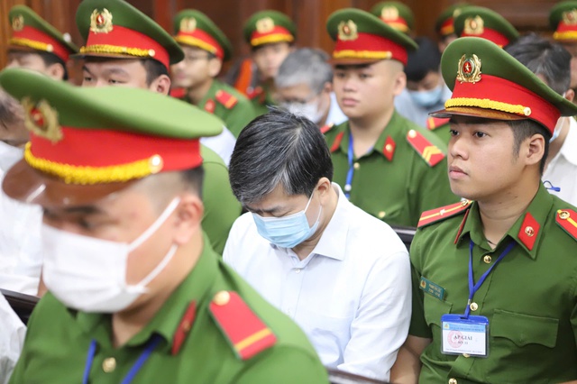 Phúc thẩm vụ Xuyên Việt Oil: Cựu Bí thư Tỉnh ủy Bến Tre được giảm 7 năm tù- Ảnh 1. Phúc thẩm vụ Xuyên Việt Oil: Cựu Bí thư Tỉnh ủy Bến Tre được giảm 7 năm tù- Ảnh 1.