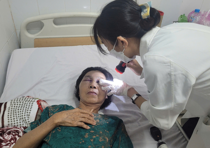 Lời kể rùng mình của đôi vợ chồng trong vụ sập đường dẫn cầu mới khánh thành tại Tây Ninh: "Tôi chỉ biết kêu cứu vì sợ bị chôn sống"- Ảnh 2. Lời kể rùng mình của đôi vợ chồng trong vụ sập đường dẫn cầu mới khánh thành tại Tây Ninh: "Tôi chỉ biết kêu cứu vì sợ bị chôn sống"- Ảnh 2.