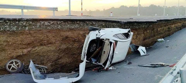 Vụ sụt lún khiến ô tô, xe máy rơi xuống hố ở Tây Ninh: Cục Đường bộ Việt Nam lên tiếng- Ảnh 2. Vụ sụt lún khiến ô tô, xe máy rơi xuống hố ở Tây Ninh: Cục Đường bộ Việt Nam lên tiếng- Ảnh 2.