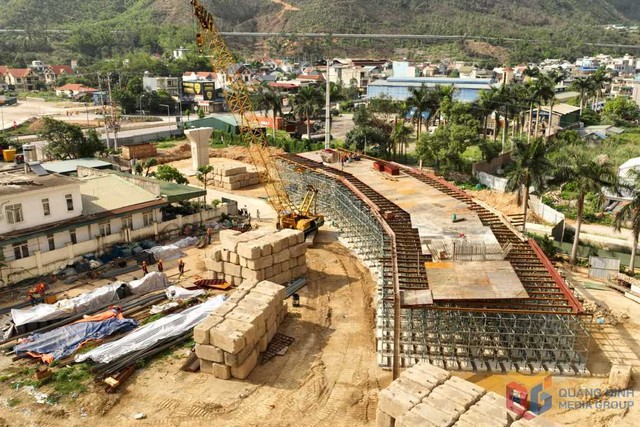 "Đại công trường" dự án gần 2.000 tỷ nối liền hai thành phố: Hạ dốc, cắt cua, hạ nền 30 mét- Ảnh 2. "Đại công trường" dự án gần 2.000 tỷ nối liền hai thành phố: Hạ dốc, cắt cua, hạ nền 30 mét- Ảnh 2.