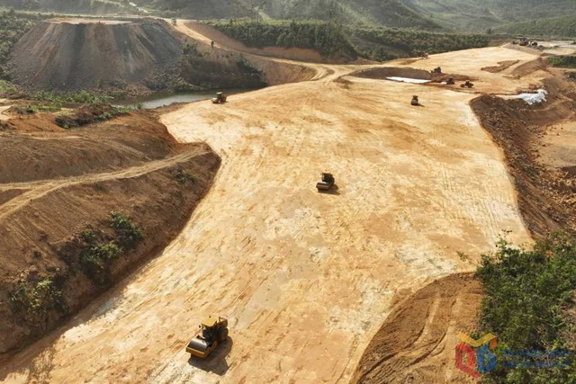 "Đại công trường" dự án gần 2.000 tỷ nối liền hai thành phố: Hạ dốc, cắt cua, hạ nền 30 mét- Ảnh 4. "Đại công trường" dự án gần 2.000 tỷ nối liền hai thành phố: Hạ dốc, cắt cua, hạ nền 30 mét- Ảnh 4.