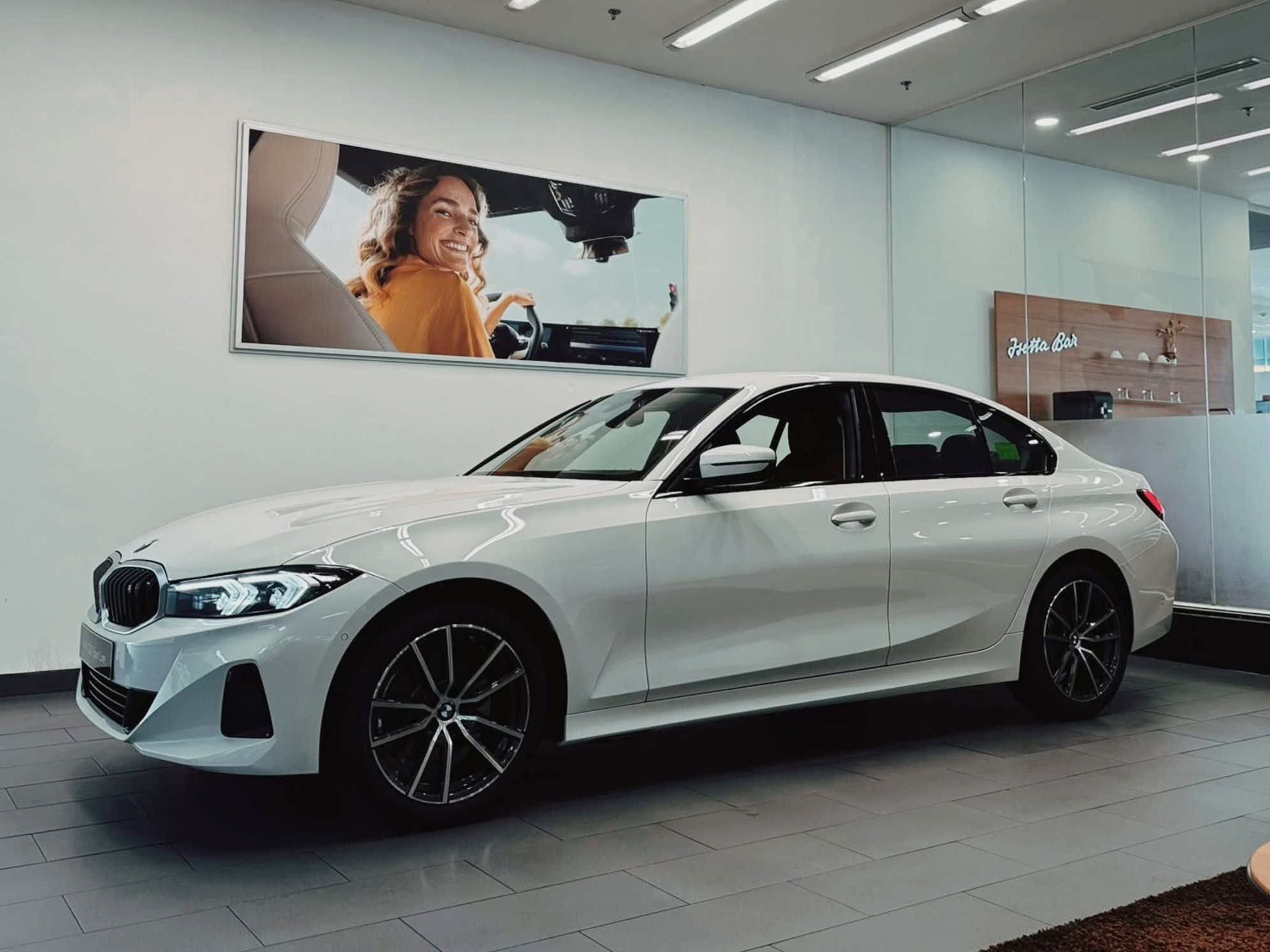 3 bản BMW 3 Series 2025 có giá tại đại lý: Từ 1,549 tỷ đồng, nâng cấp công nghệ nhưng cắt một thứ đắt tiền mà C-Class vừa thêm- Ảnh 2. 3 bản BMW 3 Series 2025 có giá tại đại lý: Từ 1,549 tỷ đồng, nâng cấp công nghệ nhưng cắt một thứ đắt tiền mà C-Class vừa thêm- Ảnh 2.