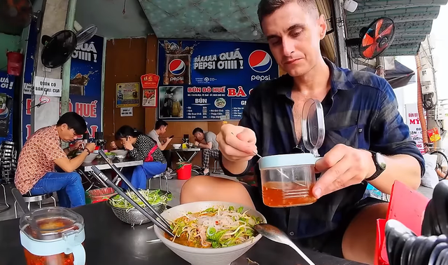 Không phải phở, bánh mì, món ăn 30.000 đồng/bát này mới là hương vị Việt lọt top ngon nhất thế giới- Ảnh 4. Không phải phở, bánh mì, món ăn 30.000 đồng/bát này mới là hương vị Việt lọt top ngon nhất thế giới- Ảnh 4.