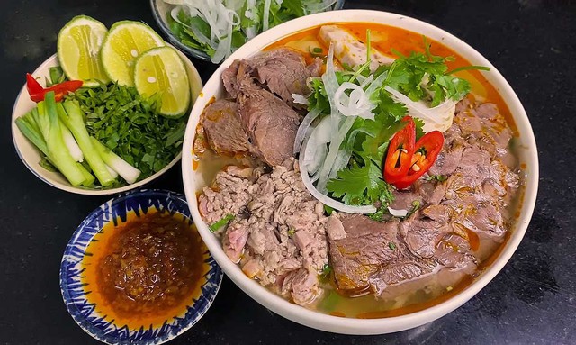 Không phải phở, bánh mì, món ăn 30.000 đồng/bát này mới là hương vị Việt lọt top ngon nhất thế giới- Ảnh 3. Không phải phở, bánh mì, món ăn 30.000 đồng/bát này mới là hương vị Việt lọt top ngon nhất thế giới- Ảnh 3.