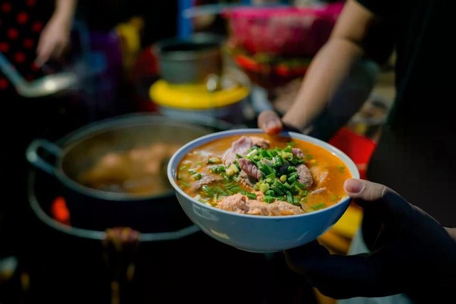 Không phải phở, bánh mì, món ăn 30.000 đồng/bát này mới là hương vị Việt lọt top ngon nhất thế giới- Ảnh 5. Không phải phở, bánh mì, món ăn 30.000 đồng/bát này mới là hương vị Việt lọt top ngon nhất thế giới- Ảnh 5.