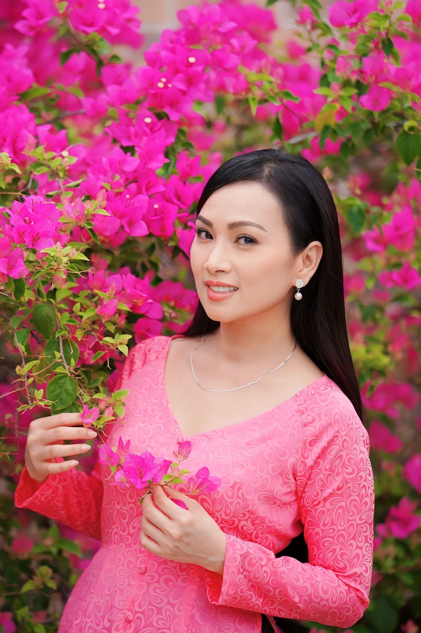 Ca sĩ Việt giàu nhất thế giới: Nơi ở như lâu đài, mua penthouse đắt nhất nước Mỹ, có nhà hát opera riêng- Ảnh 1. Ca sĩ Việt giàu nhất thế giới: Nơi ở như lâu đài, mua penthouse đắt nhất nước Mỹ, có nhà hát opera riêng- Ảnh 1.