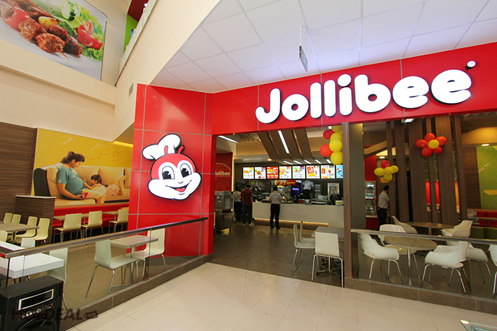 Cuộc chiến gà rán ở Việt Nam: Jollibee 'đe dọa' vị trí lớn nhất của Lotteria với 213 cửa hàng, báo lãi tăng 20% trong năm 2024- Ảnh 1. Cuộc chiến gà rán ở Việt Nam: Jollibee 'đe dọa' vị trí lớn nhất của Lotteria với 213 cửa hàng, báo lãi tăng 20% trong năm 2024- Ảnh 1.
