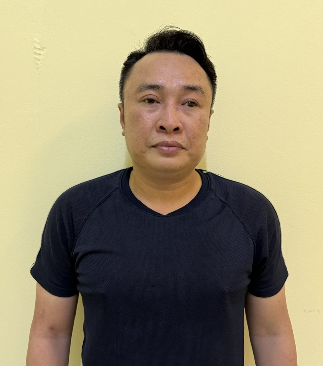 Tạm giữ Lê Đình Chiến - kẻ chửi bới, đe doạ CSGT- Ảnh 1. Tạm giữ Lê Đình Chiến - kẻ chửi bới, đe doạ CSGT- Ảnh 1.