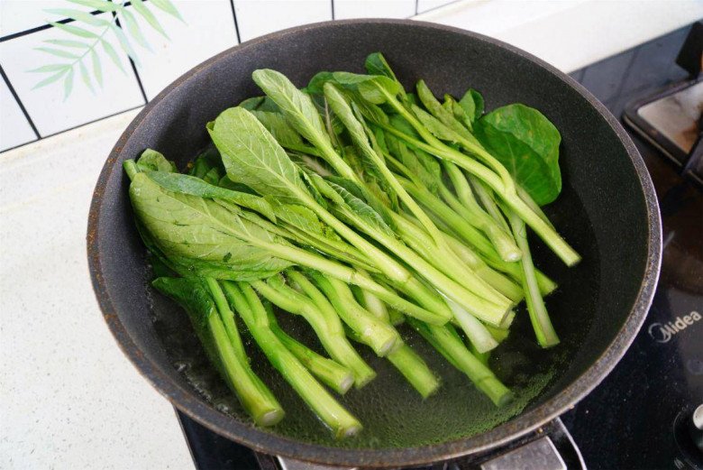 mua-he-luoc-rau-cai-luoc-kieu-nay-vua-ngon-mat-lai-dam-da-xanh-muot-chang-mat-cong-cham-3-1656848803-531-width780height521.jpeg mua-he-luoc-rau-cai-luoc-kieu-nay-vua-ngon-mat-lai-dam-da-xanh-muot-chang-mat-cong-cham-3-1656848803-531-width780height521.jpeg