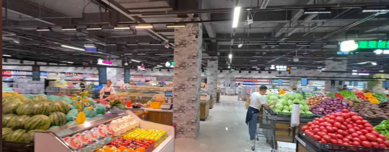 Chân dung ông chủ chuỗi 33 siêu thị nổi tiếng vừa chi 35 tỷ đồng tiền lời đầu tư vàng thưởng cho nhân viên- Ảnh 5. Chân dung ông chủ chuỗi 33 siêu thị nổi tiếng vừa chi 35 tỷ đồng tiền lời đầu tư vàng thưởng cho nhân viên- Ảnh 5.