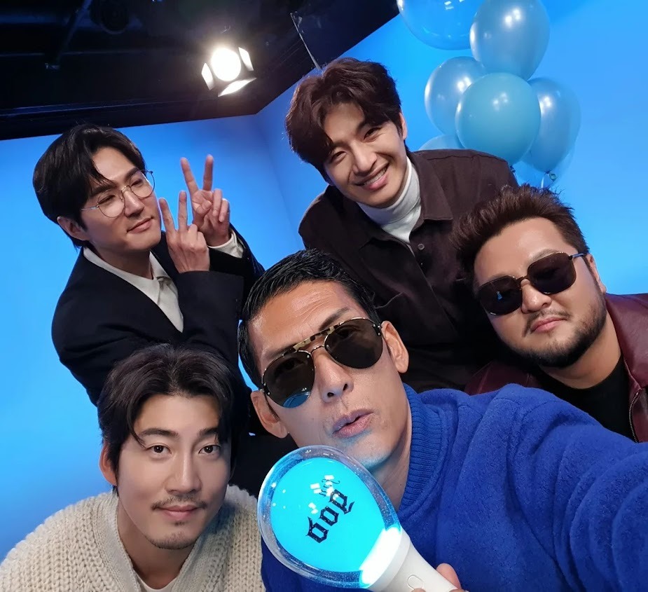 Idol Kpop lớn tuổi nhất lộ diện: Ra mắt lúc người khác "về hưu", hiện ở độ tuổi có thể... lên chức ông!- Ảnh 5. Idol Kpop lớn tuổi nhất lộ diện: Ra mắt lúc người khác "về hưu", hiện ở độ tuổi có thể... lên chức ông!- Ảnh 5.