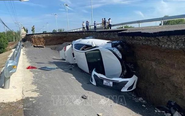 Vụ sụp lún cầu Hòa Bình ở Tây Ninh: Cục Đường bộ Việt Nam yêu cầu khẩn trương khắc phục- Ảnh 2. Vụ sụp lún cầu Hòa Bình ở Tây Ninh: Cục Đường bộ Việt Nam yêu cầu khẩn trương khắc phục- Ảnh 2.
