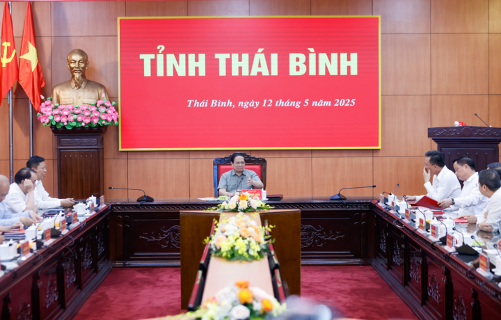 Thủ tướng: Thái Bình cần lấn biển, làm ngay tuyến đường 10 làn nối với Hưng Yên- Ảnh 2. Thủ tướng: Thái Bình cần lấn biển, làm ngay tuyến đường 10 làn nối với Hưng Yên- Ảnh 2.