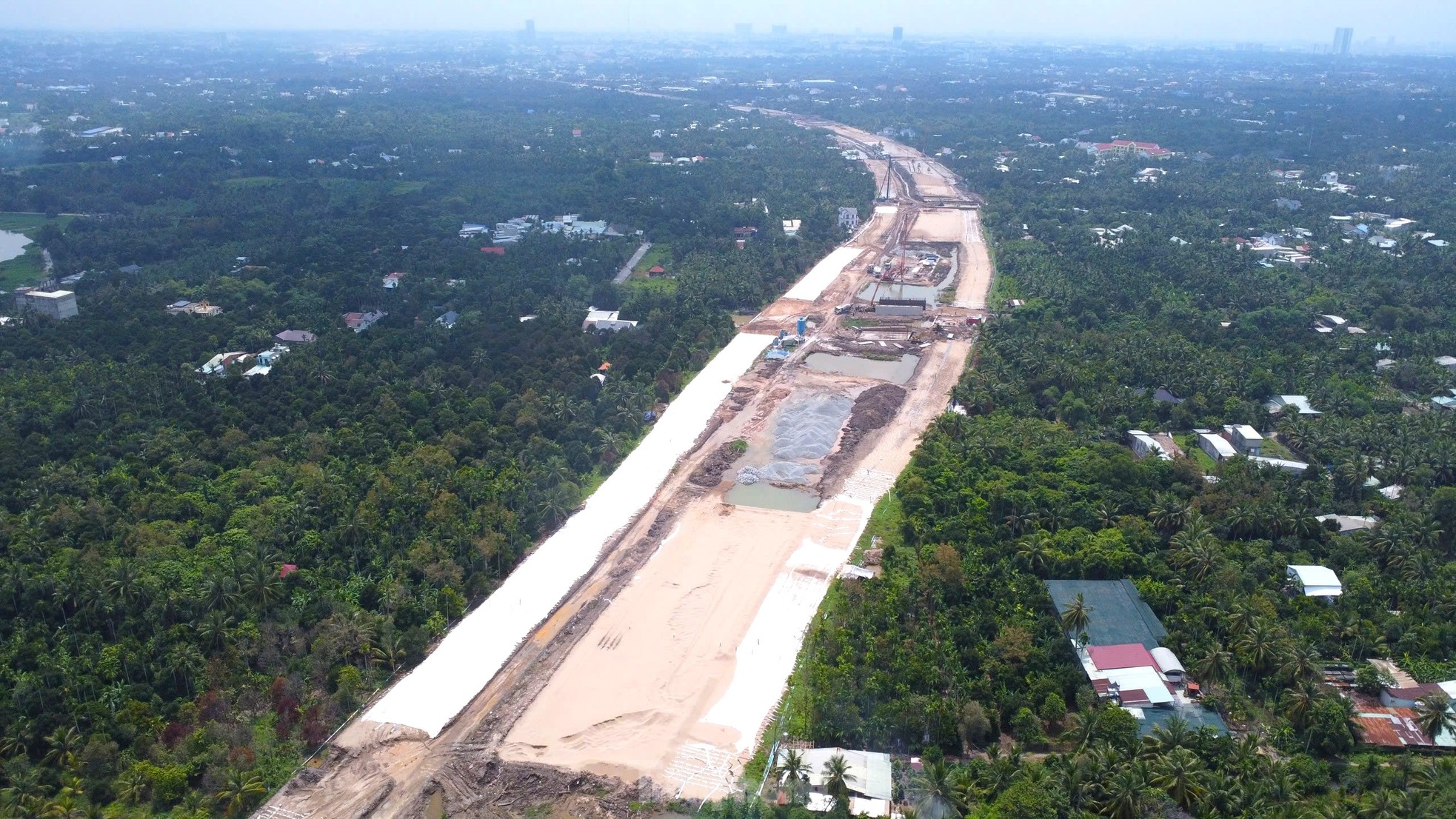 Cầu vượt sông Sài Gòn trên đường Vành đai 3 trước ngày hợp long- Ảnh 8. Cầu vượt sông Sài Gòn trên đường Vành đai 3 trước ngày hợp long- Ảnh 8.