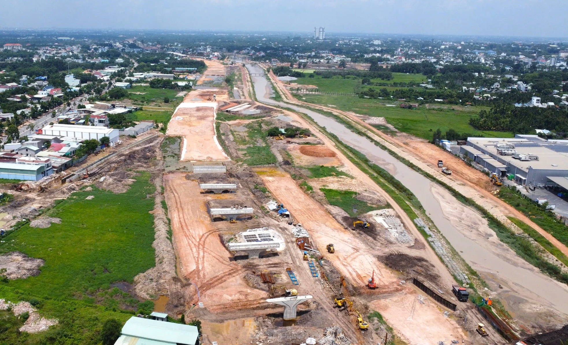 Cầu vượt sông Sài Gòn trên đường Vành đai 3 trước ngày hợp long- Ảnh 6. Cầu vượt sông Sài Gòn trên đường Vành đai 3 trước ngày hợp long- Ảnh 6.
