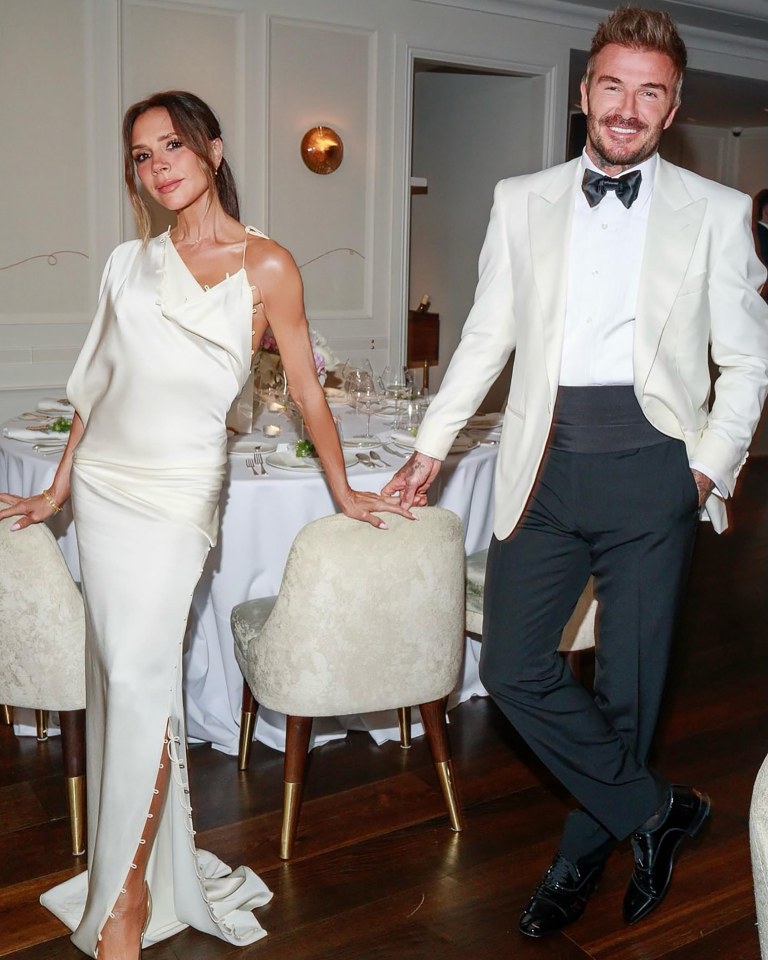 Ngày của mẹ, David Beckham nỗ lực hàn gắn vết rạn nứt trong gia đình nhưng con trai cả Brooklyn vẫn phớt lờ- Ảnh 2. Ngày của mẹ, David Beckham nỗ lực hàn gắn vết rạn nứt trong gia đình nhưng con trai cả Brooklyn vẫn phớt lờ- Ảnh 2.