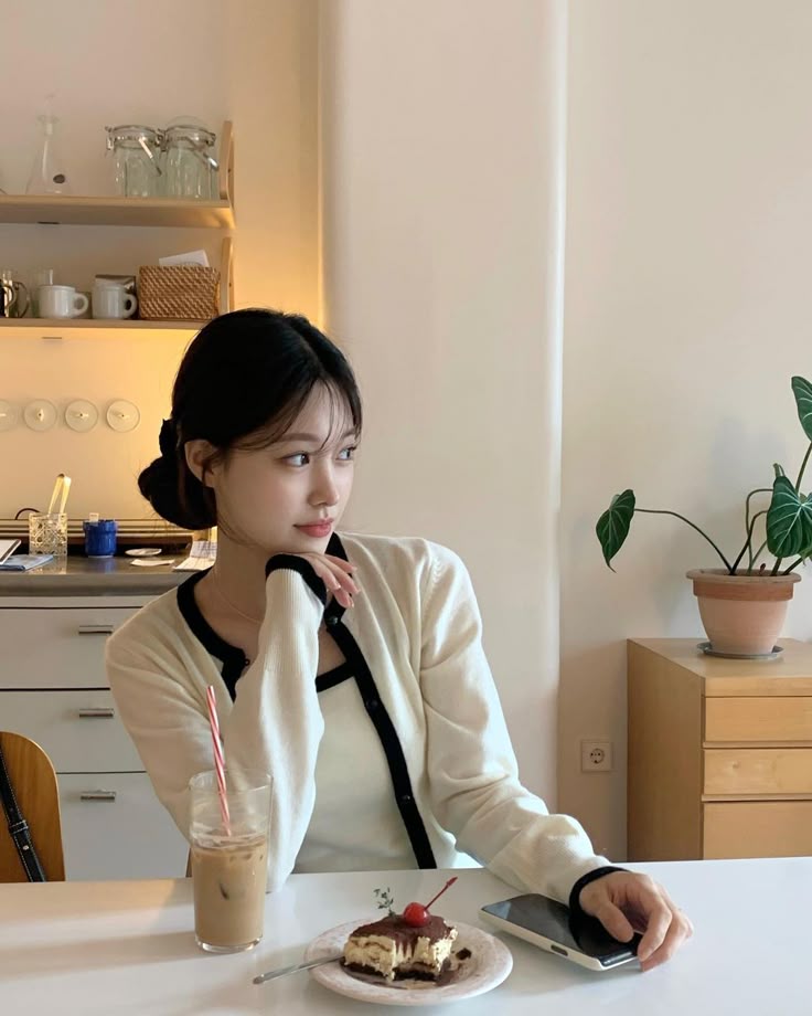Vợ chồng Hà Nội thu nhập 92 triệu, định biếu nhà chồng 5 triệu/tháng: Em có ích kỉ quá không?- Ảnh 1. Vợ chồng Hà Nội thu nhập 92 triệu, định biếu nhà chồng 5 triệu/tháng: Em có ích kỉ quá không?- Ảnh 1.