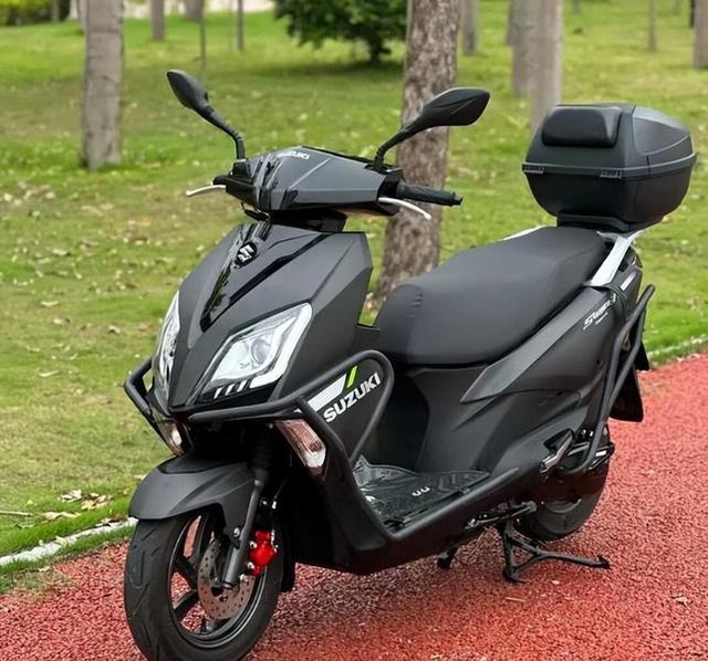 Chiếc xe tay ga không ABS của nhà Suzuki khiến thị trường Trung Quốc 'náo loạn': Người dùng nóng ruột, hãng vẫn im lặng!- Ảnh 3. Chiếc xe tay ga không ABS của nhà Suzuki khiến thị trường Trung Quốc 'náo loạn': Người dùng nóng ruột, hãng vẫn im lặng!- Ảnh 3.