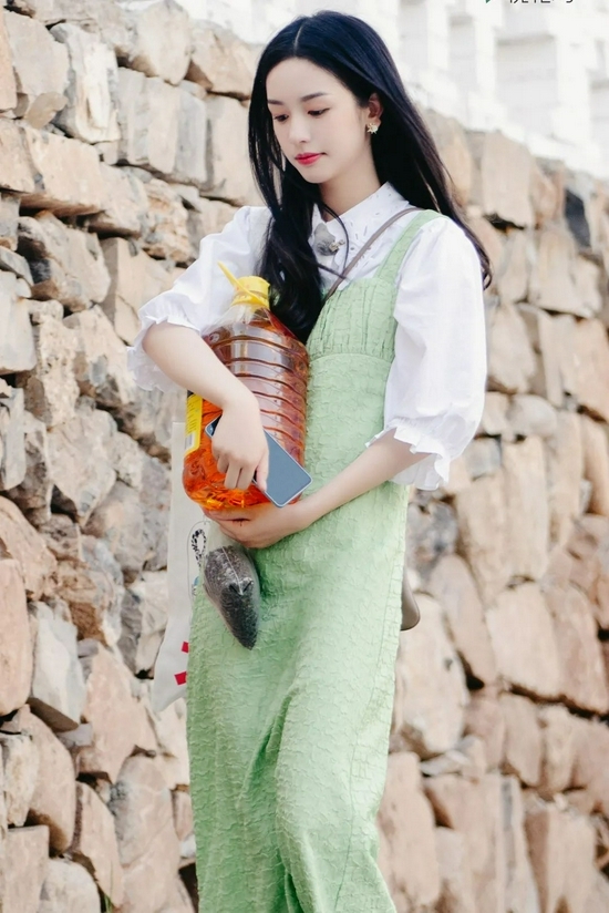Mỹ nhân được mệnh danh "đẹp chấn động thế gian" cùng với Lưu Diệc Phi, ảnh chụp vội cũng xinh phát sáng- Ảnh 12. Mỹ nhân được mệnh danh "đẹp chấn động thế gian" cùng với Lưu Diệc Phi, ảnh chụp vội cũng xinh phát sáng- Ảnh 12.