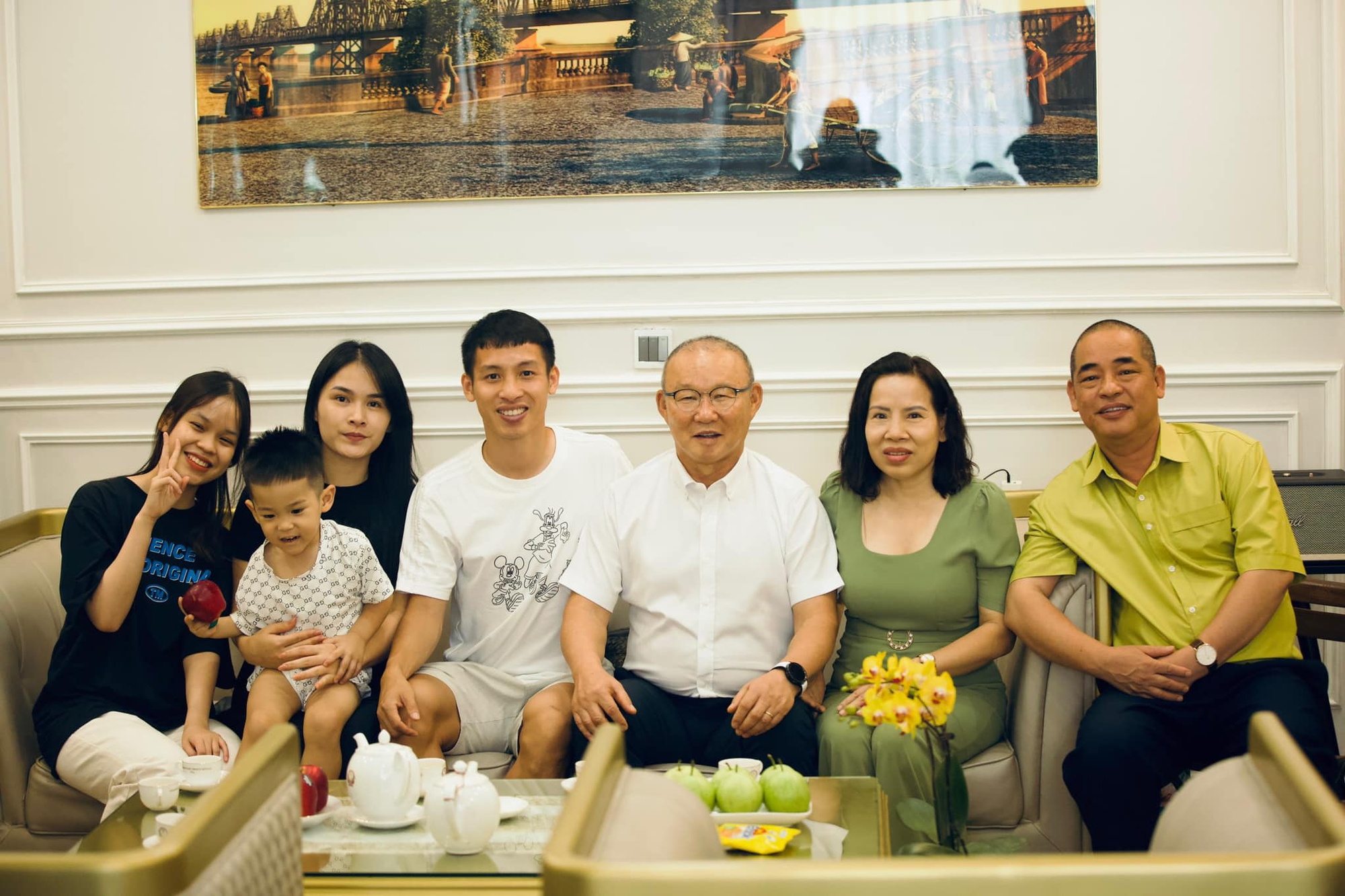 Cầu thủ nổi tiếng từng gây sốt khi xây nhà lầu 10 tỷ tặng bố mẹ, giờ tậu thêm biệt thự hạng sang cho vợ- Ảnh 1. Cầu thủ nổi tiếng từng gây sốt khi xây nhà lầu 10 tỷ tặng bố mẹ, giờ tậu thêm biệt thự hạng sang cho vợ- Ảnh 1.