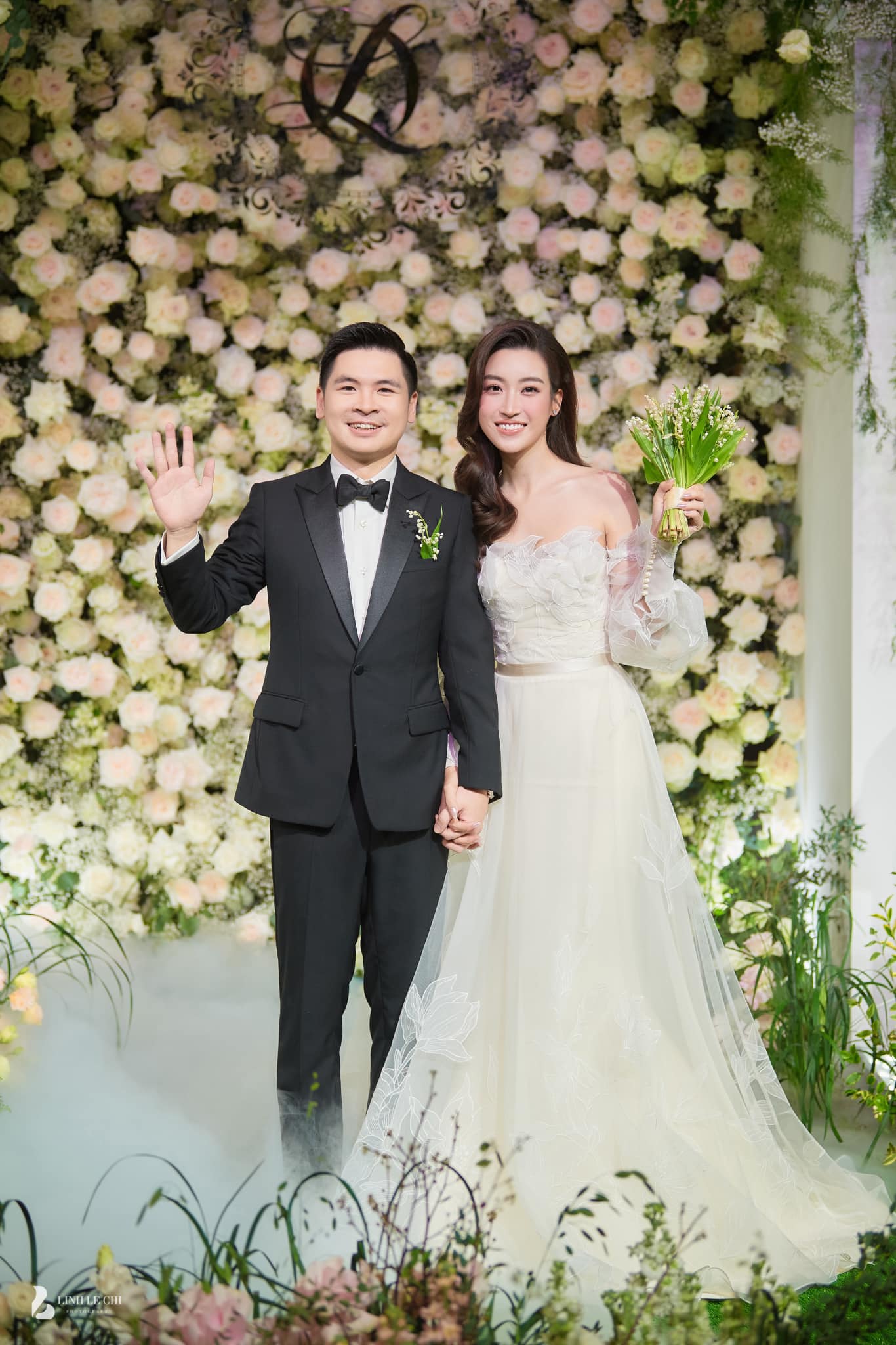 Cam thường check Đỗ Mỹ Linh cùng Chủ tịch Hà Nội FC ở sân bay gây sốt: Mặt mộc đầy khí chất Cam thường check Đỗ Mỹ Linh cùng Chủ tịch Hà Nội FC ở sân bay gây sốt: Mặt mộc đầy khí chất
