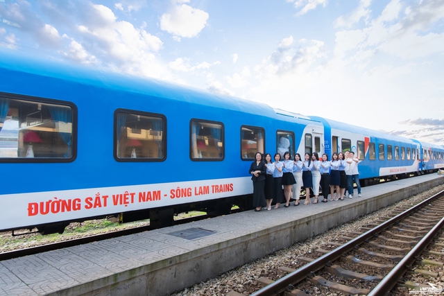 Chuyến tàu chạy 300km vừa nâng cấp thành chất lượng cao: Vé rẻ ngang xe khách mà được nhận xét "5 sao"- Ảnh 1. Chuyến tàu chạy 300km vừa nâng cấp thành chất lượng cao: Vé rẻ ngang xe khách mà được nhận xét "5 sao"- Ảnh 1.