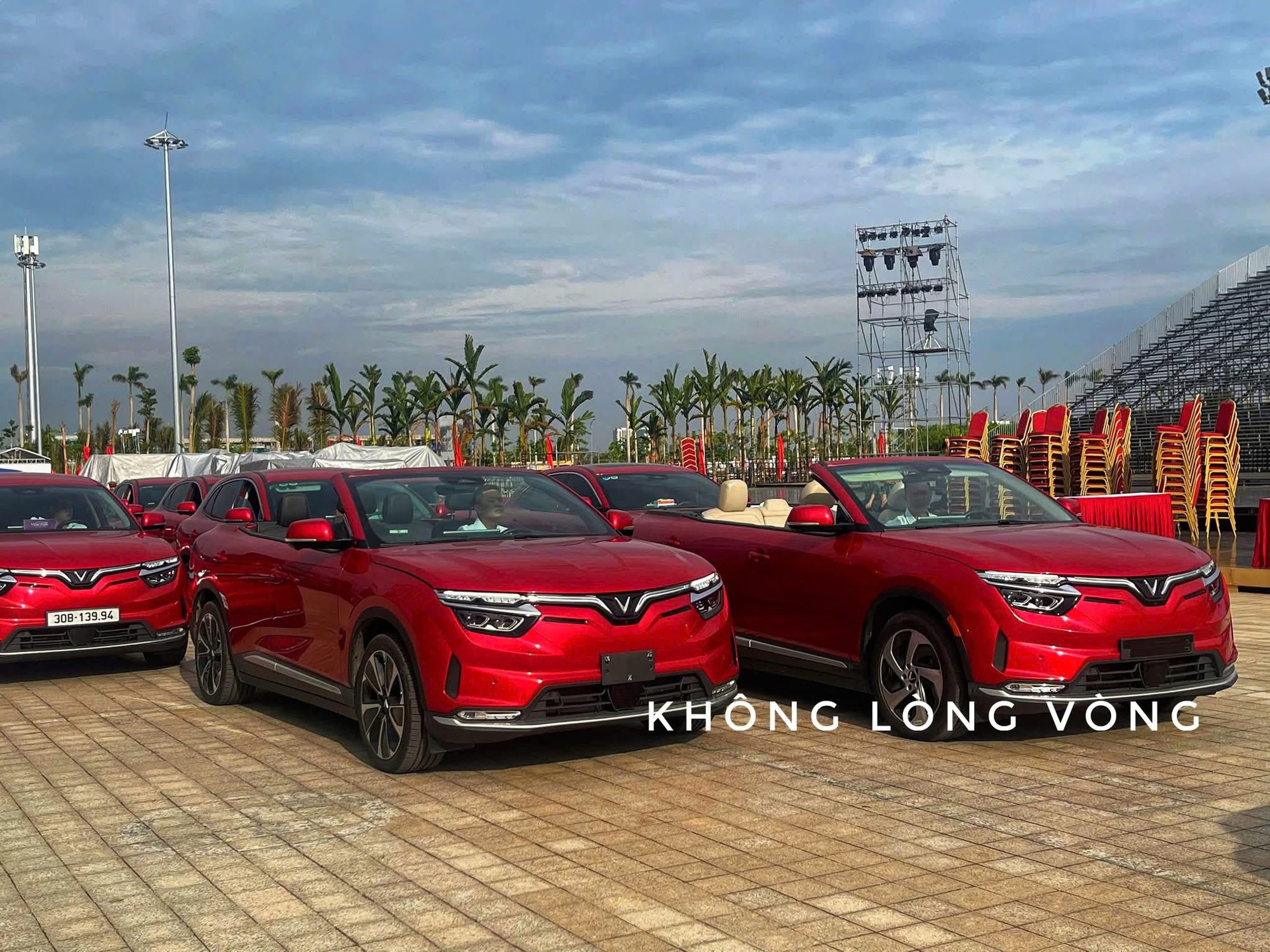Cơ hội xem tận mắt bộ đôi VinFast VF 8 mui trần tại Hải Phòng: Thiết kế như xe thương mại, có 2 phiên bản- Ảnh 2. Cơ hội xem tận mắt bộ đôi VinFast VF 8 mui trần tại Hải Phòng: Thiết kế như xe thương mại, có 2 phiên bản- Ảnh 2.