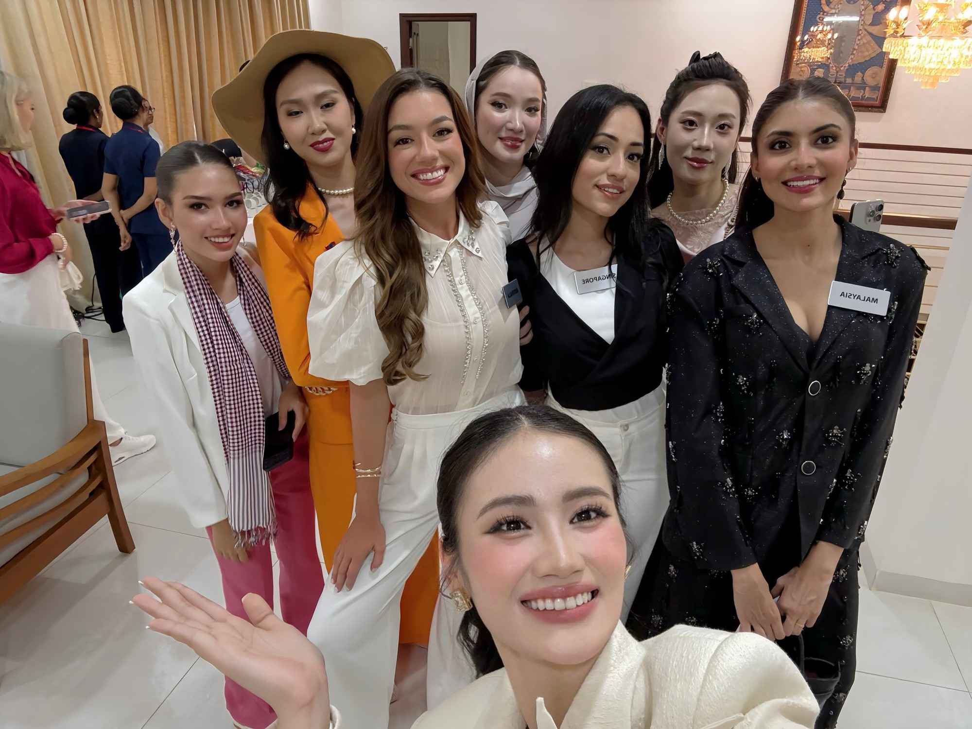 Chuyện gì đang xảy ra giữa Hoa hậu Ý Nhi và Hoa hậu Kỳ Duyên?- Ảnh 5. Chuyện gì đang xảy ra giữa Hoa hậu Ý Nhi và Hoa hậu Kỳ Duyên?- Ảnh 5.