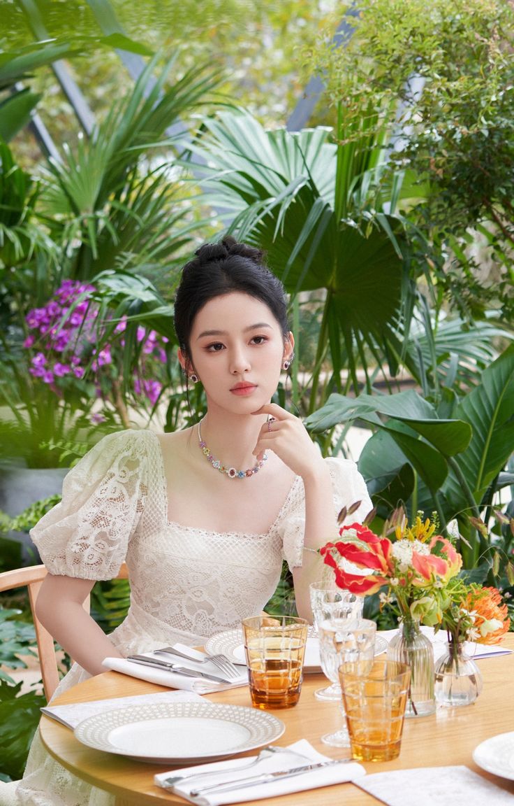 Mỹ nhân được mệnh danh "đẹp chấn động thế gian" cùng với Lưu Diệc Phi, ảnh chụp vội cũng xinh phát sáng- Ảnh 15. Mỹ nhân được mệnh danh "đẹp chấn động thế gian" cùng với Lưu Diệc Phi, ảnh chụp vội cũng xinh phát sáng- Ảnh 15.