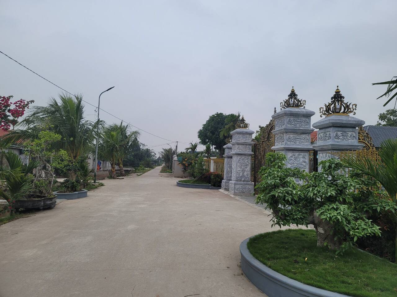 4 anh em ruột xây 4 căn villa giống hệt nhau trong khuôn viên rộng 6.000m2 ở Thanh Hóa: Resort nào đọ nổi đây?- Ảnh 3. 4 anh em ruột xây 4 căn villa giống hệt nhau trong khuôn viên rộng 6.000m2 ở Thanh Hóa: Resort nào đọ nổi đây?- Ảnh 3.