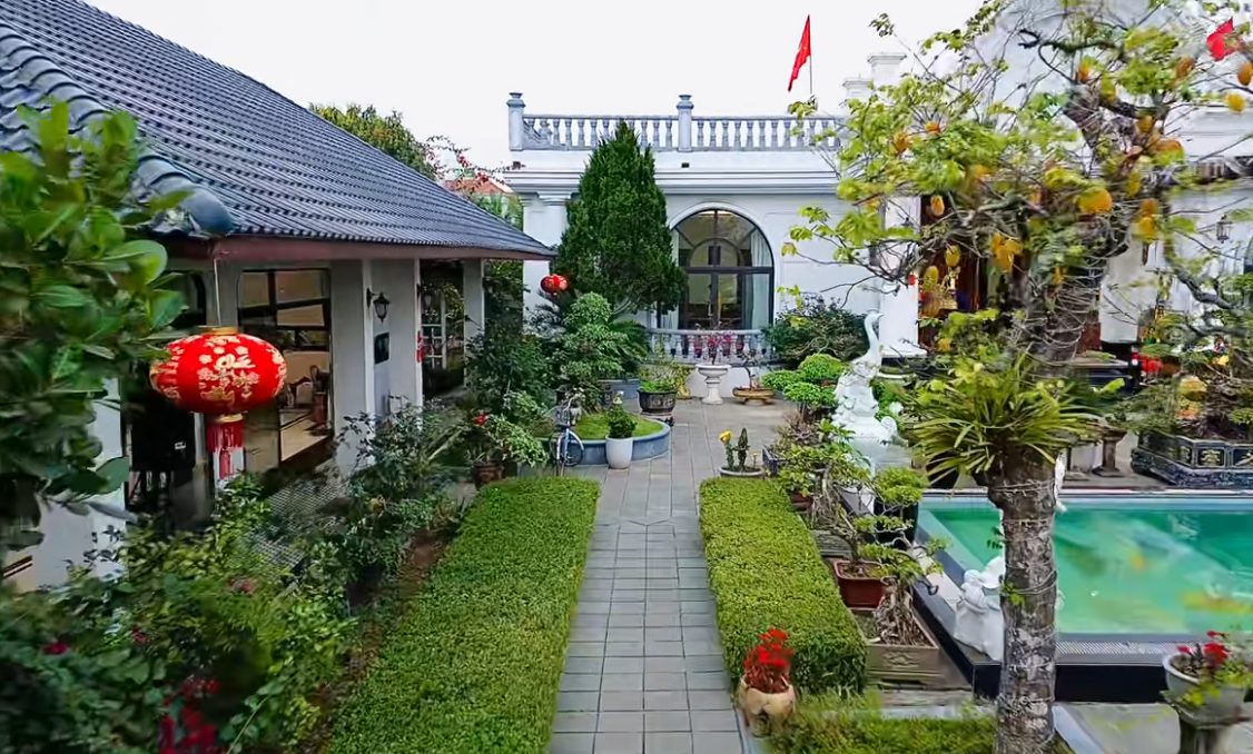 4 anh em ruột xây 4 căn villa giống hệt nhau trong khuôn viên rộng 6.000m2 ở Thanh Hóa: Resort nào đọ nổi đây?- Ảnh 9. 4 anh em ruột xây 4 căn villa giống hệt nhau trong khuôn viên rộng 6.000m2 ở Thanh Hóa: Resort nào đọ nổi đây?- Ảnh 9.