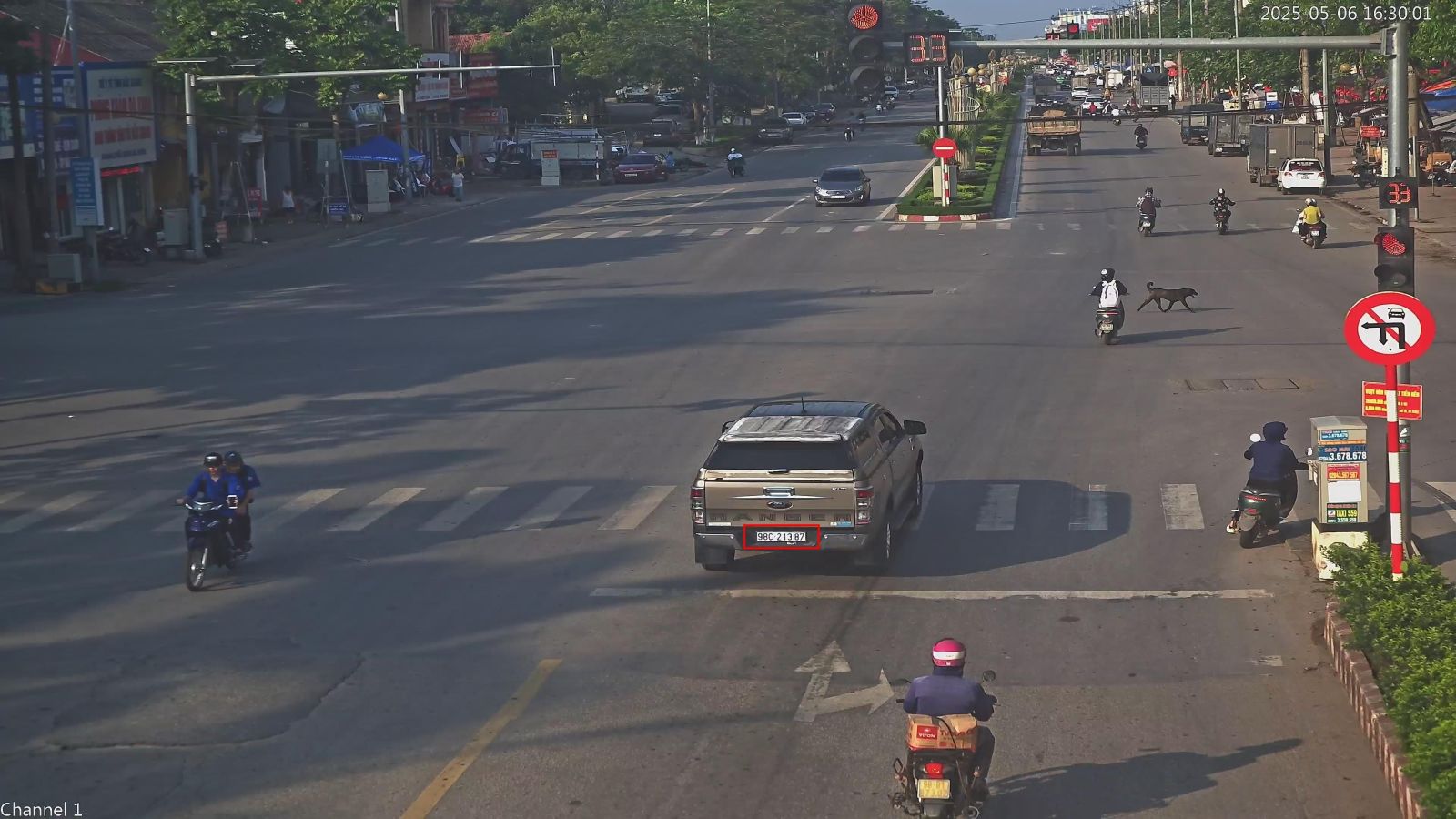 208 chủ xe vượt đèn đỏ, lấn làn... có biển số sau nhanh chóng nộp phạt nguội theo Nghị định 168- Ảnh 1. 208 chủ xe vượt đèn đỏ, lấn làn... có biển số sau nhanh chóng nộp phạt nguội theo Nghị định 168- Ảnh 1.