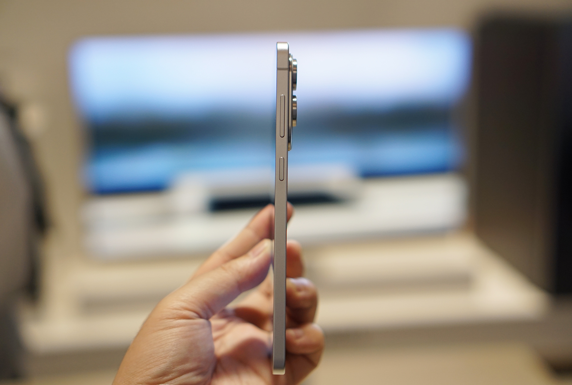 Cận cảnh smartphone mỏng 5,8 mm, giá bán 30 triệu đồng từ Samsung- Ảnh 4. Cận cảnh smartphone mỏng 5,8 mm, giá bán 30 triệu đồng từ Samsung- Ảnh 4.