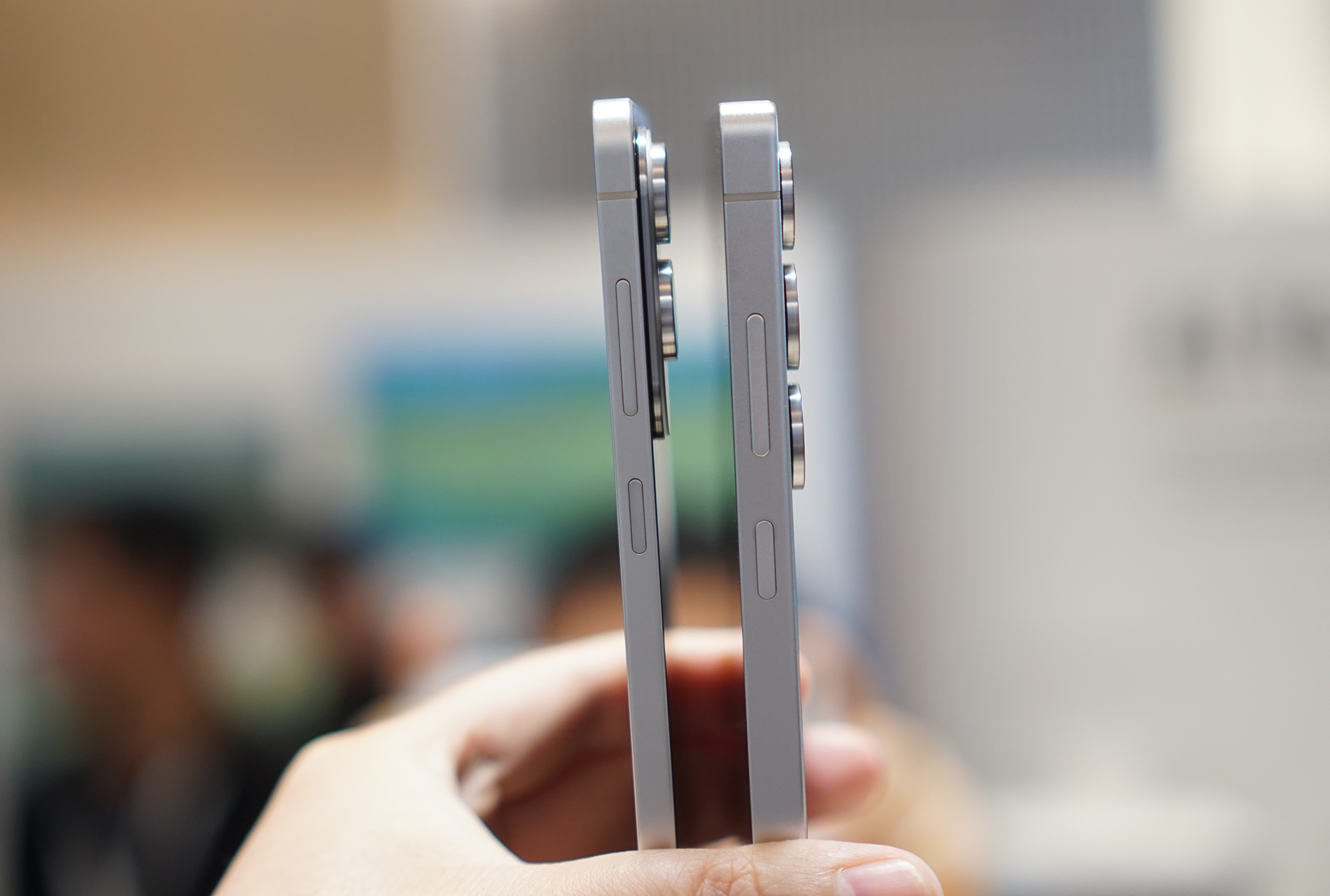 Cận cảnh smartphone mỏng 5,8 mm, giá bán 30 triệu đồng từ Samsung- Ảnh 9. Cận cảnh smartphone mỏng 5,8 mm, giá bán 30 triệu đồng từ Samsung- Ảnh 9.