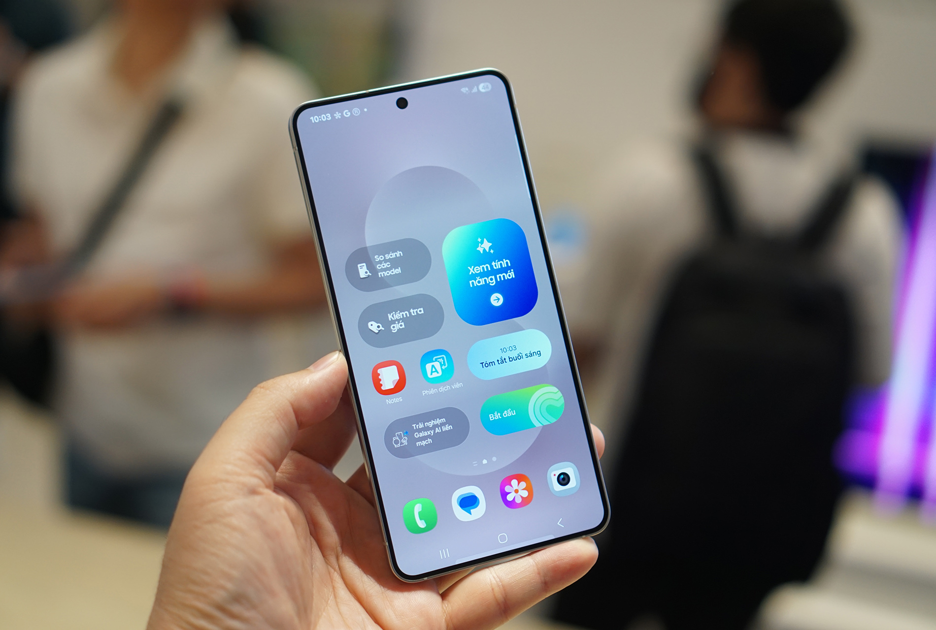 Cận cảnh smartphone mỏng 5,8 mm, giá bán 30 triệu đồng từ Samsung- Ảnh 2. Cận cảnh smartphone mỏng 5,8 mm, giá bán 30 triệu đồng từ Samsung- Ảnh 2.