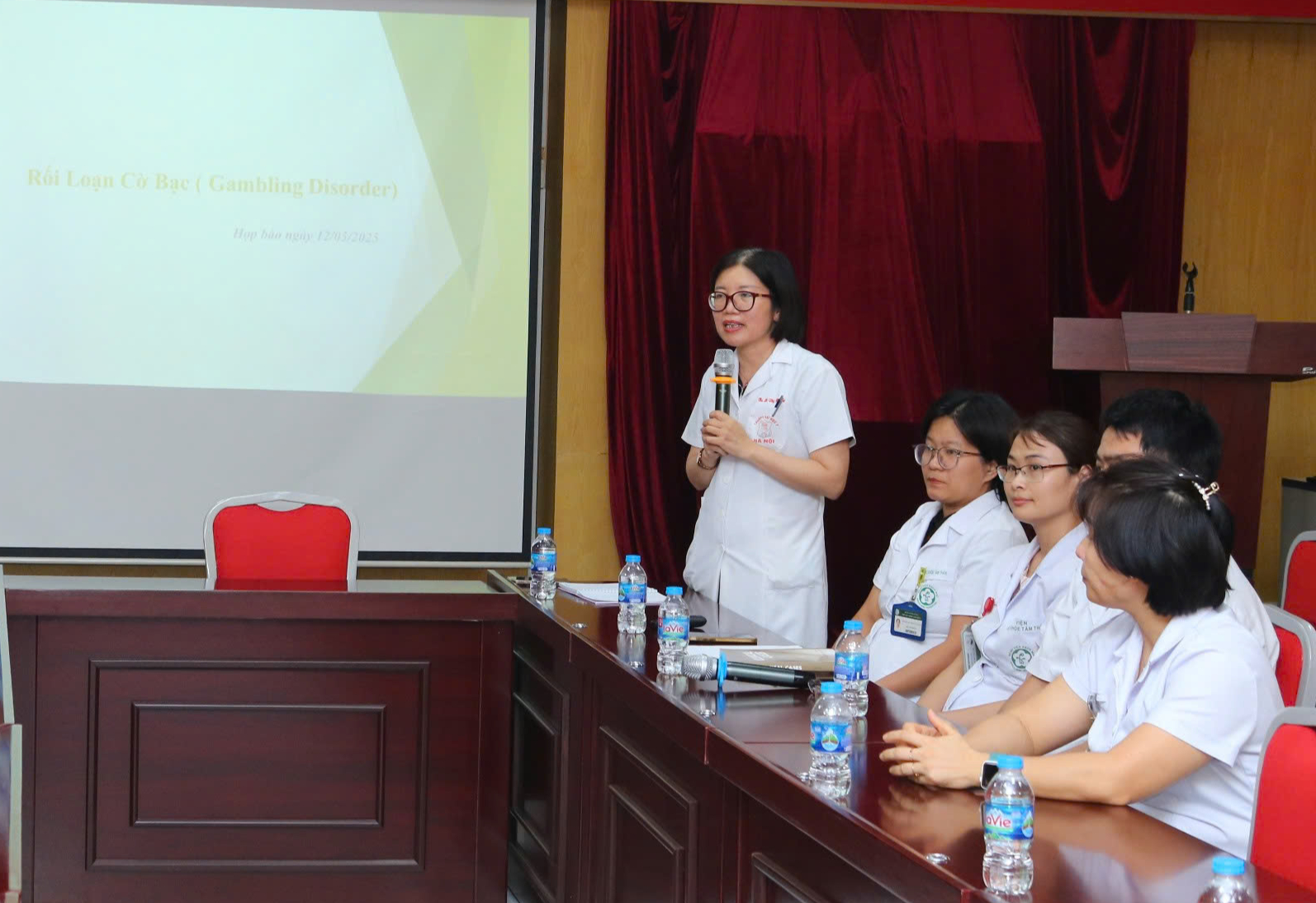 Nghiện chứng khoán, người phụ nữ phải điều trị tâm thần- Ảnh 3. Nghiện chứng khoán, người phụ nữ phải điều trị tâm thần- Ảnh 3.