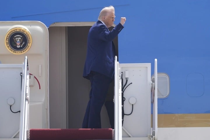 Ông Trump thăm Trung Đông, con tin người Mỹ gốc Israel được trả tự do- Ảnh 1. Ông Trump thăm Trung Đông, con tin người Mỹ gốc Israel được trả tự do- Ảnh 1.