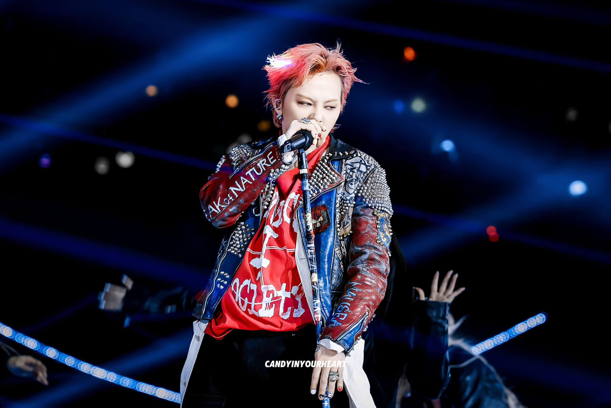Bí ẩn bông hoa cúc G-Dragon và đại nhạc hội thương hiệu đáng chú ý nhất hè 2025: Ông hoàng K-pop khiến fan dậy sóng- Ảnh 3. Bí ẩn bông hoa cúc G-Dragon và đại nhạc hội thương hiệu đáng chú ý nhất hè 2025: Ông hoàng K-pop khiến fan dậy sóng- Ảnh 3.
