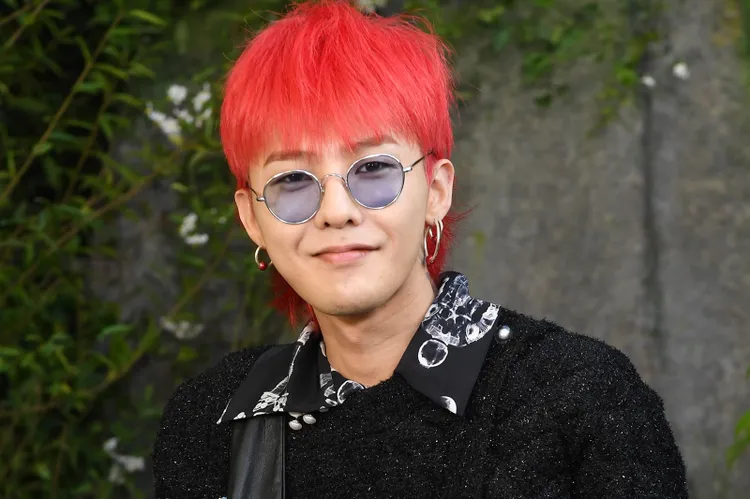 Bí ẩn bông hoa cúc G-Dragon và đại nhạc hội thương hiệu đáng chú ý nhất hè 2025: Ông hoàng K-pop khiến fan dậy sóng- Ảnh 4. Bí ẩn bông hoa cúc G-Dragon và đại nhạc hội thương hiệu đáng chú ý nhất hè 2025: Ông hoàng K-pop khiến fan dậy sóng- Ảnh 4.