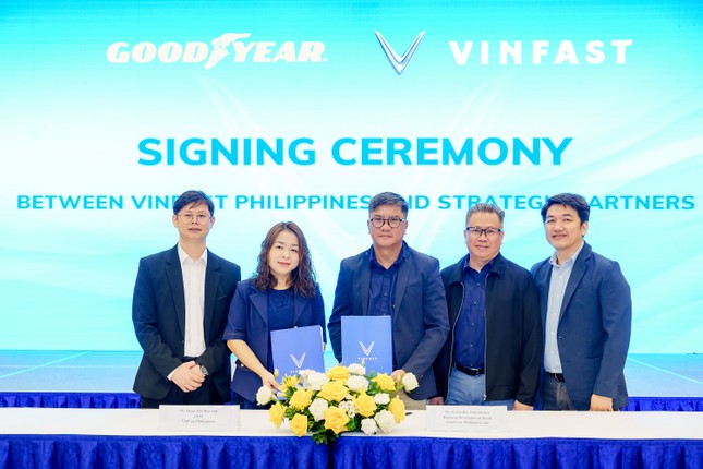 Vinfast bắt tay 4 đối tác Philippines, mạnh mẽ mở rộng mạng lưới xưởng dịch vụ- Ảnh 1. Vinfast bắt tay 4 đối tác Philippines, mạnh mẽ mở rộng mạng lưới xưởng dịch vụ- Ảnh 1.