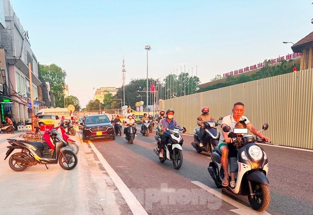 Hà Nội: Nhiều đoạn phố Trần Hưng Đạo tổ chức giao thông một chiều từ tối 12/5- Ảnh 1. Hà Nội: Nhiều đoạn phố Trần Hưng Đạo tổ chức giao thông một chiều từ tối 12/5- Ảnh 1.