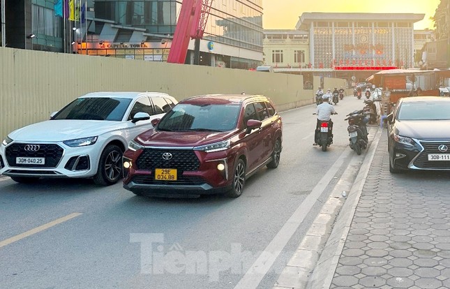 Hà Nội: Nhiều đoạn phố Trần Hưng Đạo tổ chức giao thông một chiều từ tối 12/5- Ảnh 7. Hà Nội: Nhiều đoạn phố Trần Hưng Đạo tổ chức giao thông một chiều từ tối 12/5- Ảnh 7.