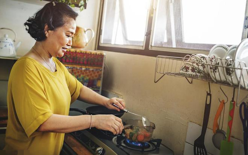 Làm bảo mẫu 15 năm trong biệt thự 500m2, ngày nghỉ việc, tôi nhận được 1 món quà: Chẳng phải tiền hay vàng, thứ bên trong không ai ngờ đến- Ảnh 1. Làm bảo mẫu 15 năm trong biệt thự 500m2, ngày nghỉ việc, tôi nhận được 1 món quà: Chẳng phải tiền hay vàng, thứ bên trong không ai ngờ đến- Ảnh 1.