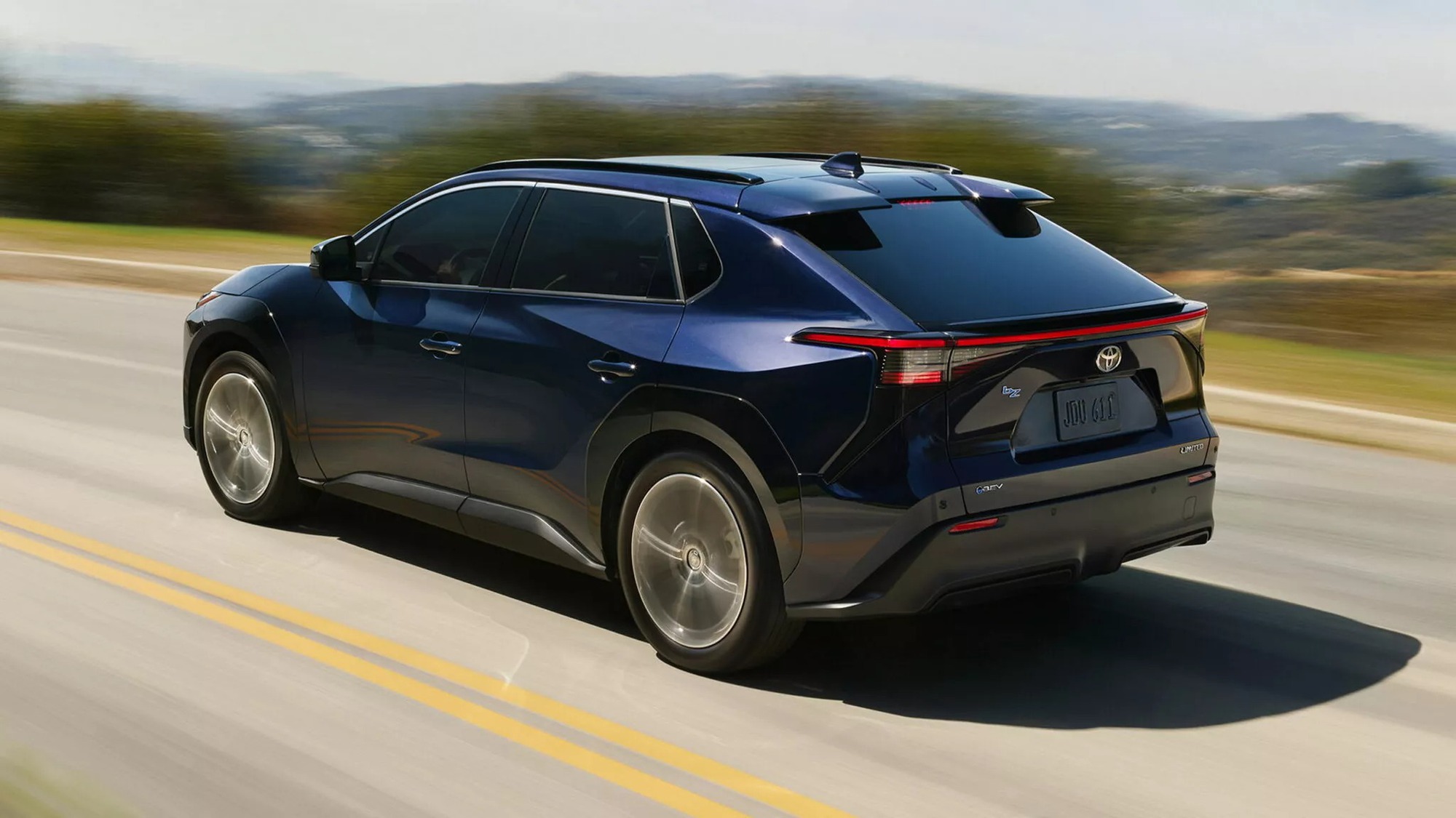 SUV điện Toyota từng về Việt Nam được nâng cấp: Đổi tên, tinh chỉnh thiết kế, mạnh tới 338 mã lực, 505km/sạc- Ảnh 6. SUV điện Toyota từng về Việt Nam được nâng cấp: Đổi tên, tinh chỉnh thiết kế, mạnh tới 338 mã lực, 505km/sạc- Ảnh 6.