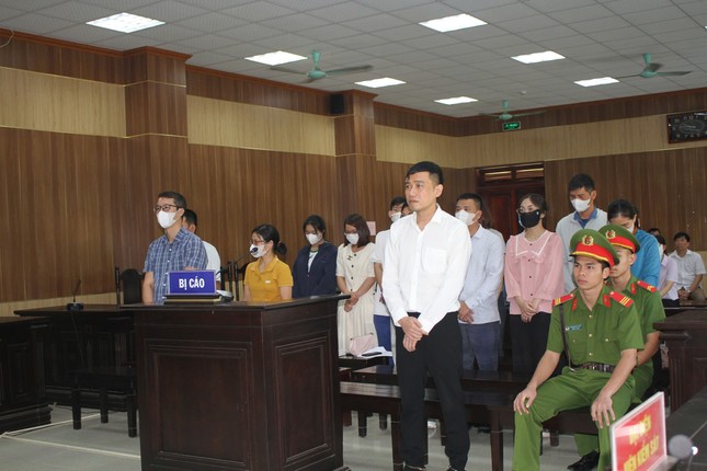 Thủ đoạn 'đẩy' dân gặp 'cò' của nhóm cán bộ chi nhánh văn phòng đăng ký đất đai- Ảnh 2. Thủ đoạn 'đẩy' dân gặp 'cò' của nhóm cán bộ chi nhánh văn phòng đăng ký đất đai- Ảnh 2.