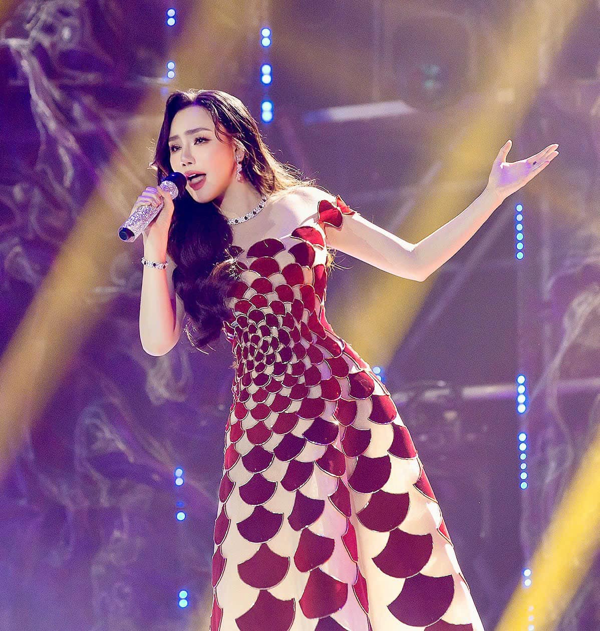Nữ ca sĩ bất ngờ kết hôn ở tuổi 45: “Đại gia đất mỏ” mê sưu tầm kim cương và nhà đất, sở hữu loạt biệt thự - khu nghỉ dưỡng nhiều không đếm xuể- Ảnh 8. Nữ ca sĩ bất ngờ kết hôn ở tuổi 45: “Đại gia đất mỏ” mê sưu tầm kim cương và nhà đất, sở hữu loạt biệt thự - khu nghỉ dưỡng nhiều không đếm xuể- Ảnh 8.