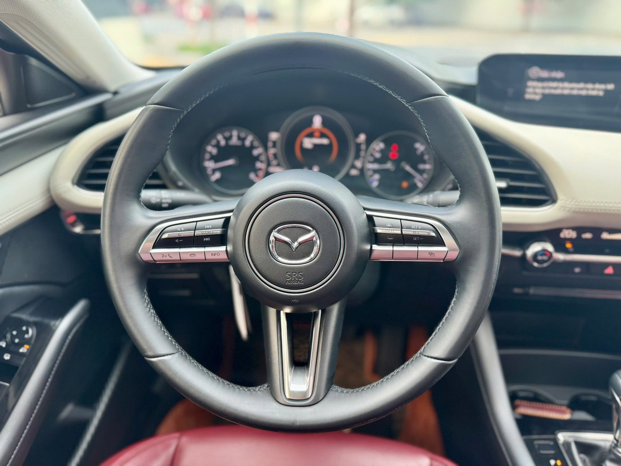 Mazda3 2020 rao bán gần 600 triệu: Gần đắt nhất thị trường, khó “đụng hàng”, chỉ có 40 chiếc toàn Việt Nam- Ảnh 8. Mazda3 2020 rao bán gần 600 triệu: Gần đắt nhất thị trường, khó “đụng hàng”, chỉ có 40 chiếc toàn Việt Nam- Ảnh 8.