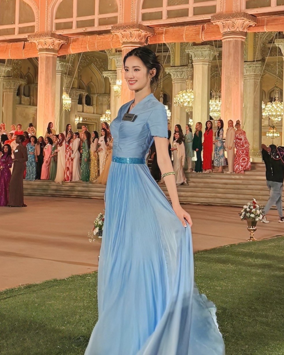 Ý Nhi lột xác nhờ liên tục Ý Nhi lột xác nhờ liên tục