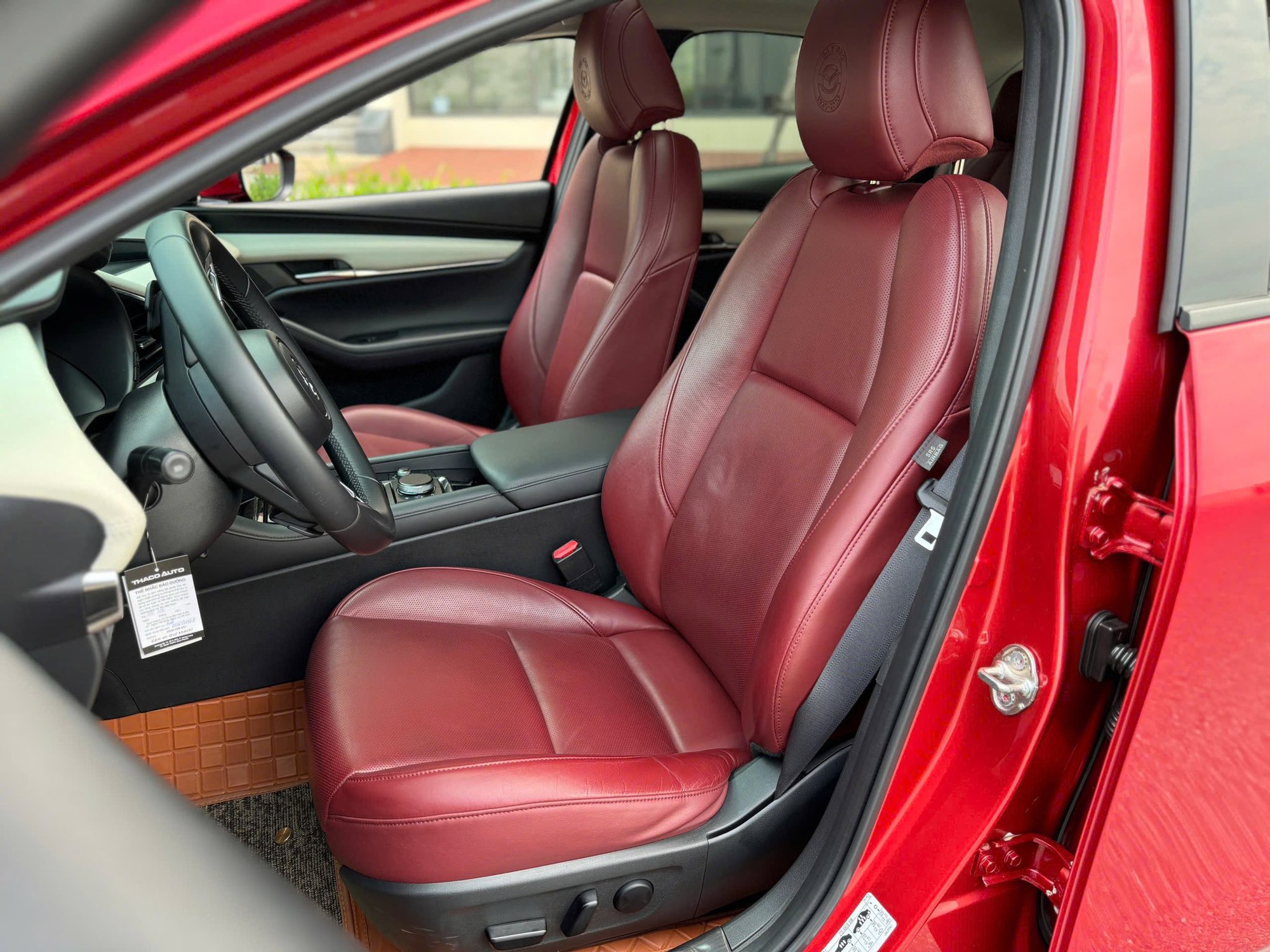 Mazda3 2020 rao bán gần 600 triệu: Gần đắt nhất thị trường, khó “đụng hàng”, chỉ có 40 chiếc toàn Việt Nam- Ảnh 9. Mazda3 2020 rao bán gần 600 triệu: Gần đắt nhất thị trường, khó “đụng hàng”, chỉ có 40 chiếc toàn Việt Nam- Ảnh 9.